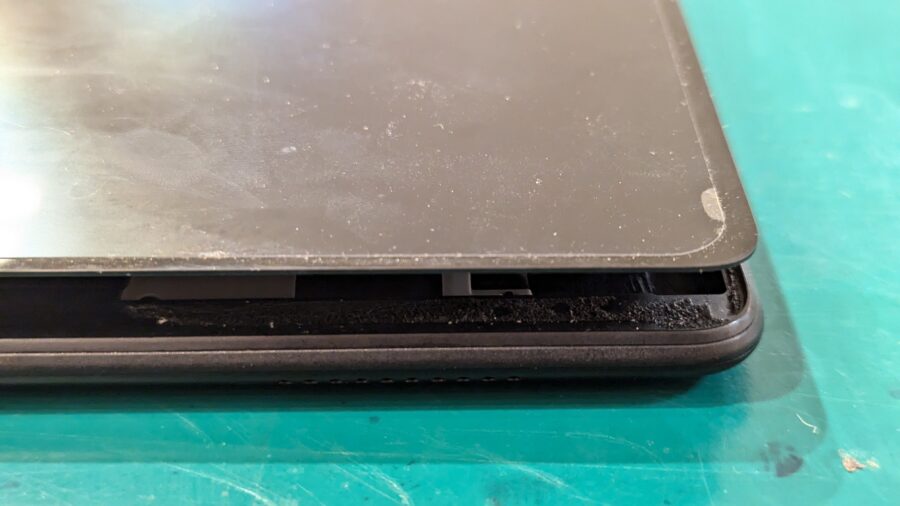 バッテリー膨張で画面が浮いてきた、Huawei Media Pad T5 をバッテリー交換修理！【スマホ修理工房新宿PePe店】