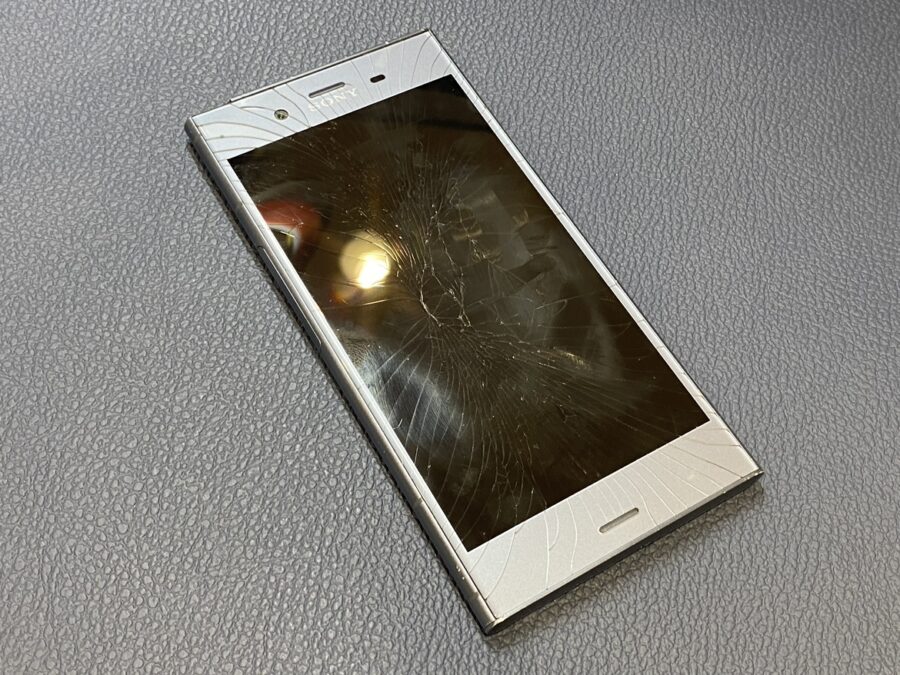 ガラスが激しく割れているXperiaXZ1(エクスペリア)パネル交換を行いました!【スマホ修理工房仙台パルコ2店】