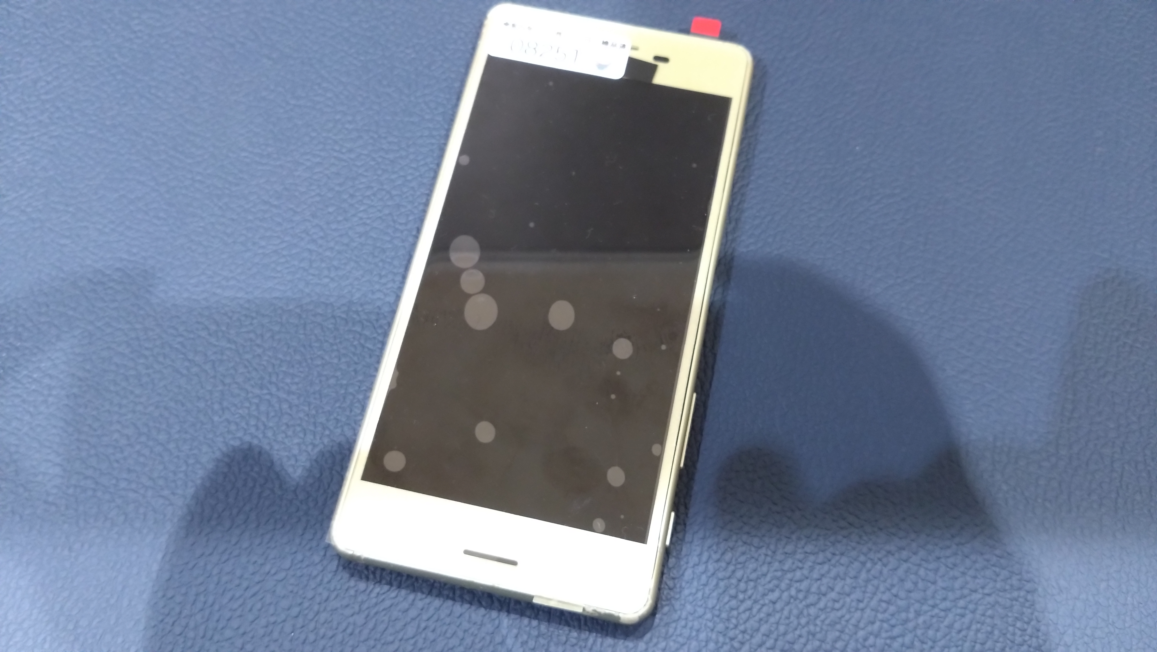 画面が割れてしまったXperiaXperformance（エクスペリエックスパフォーマンス）の画面交換を行いました!