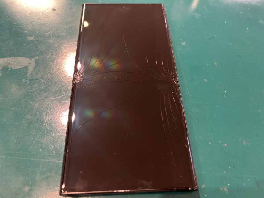 Galaxy S23Ultra(ギャラクシー)画面が壊れた😢【スマホ修理工房新宿PePe店】ではいくらくらいで直せるの？