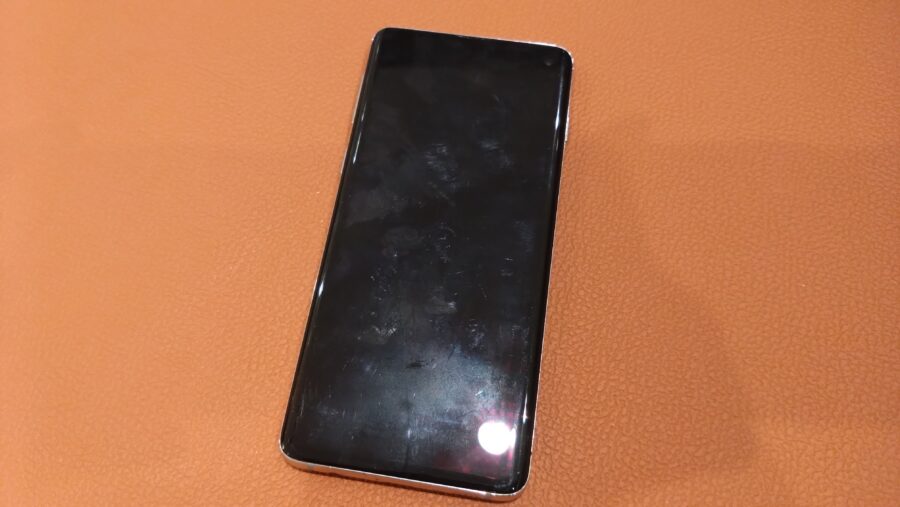 バッテリーがすぐなくなってしまうGalaxyS10(ギャラクシーエステン)修理を行いました