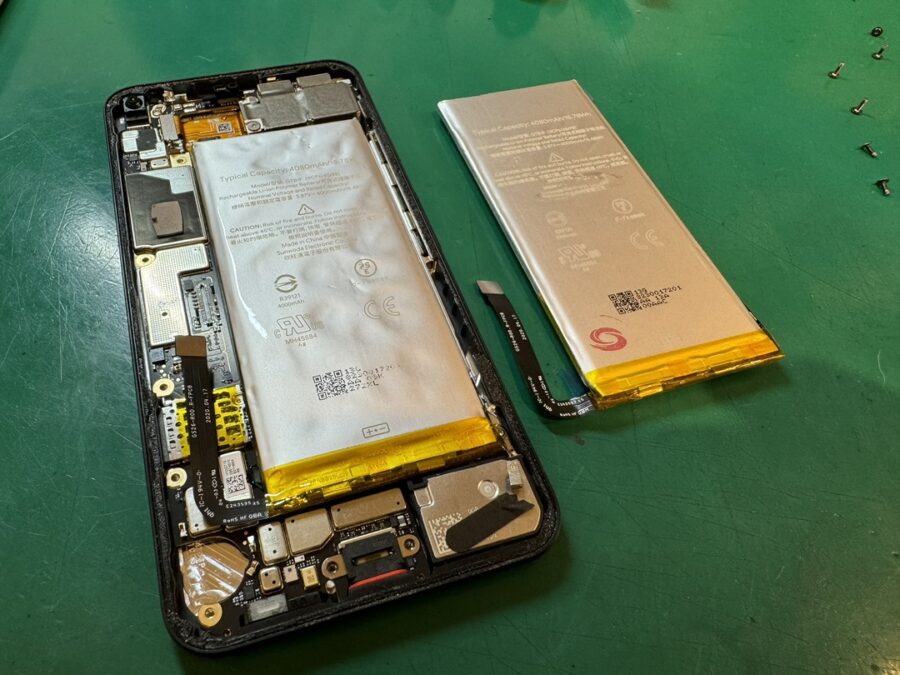 Pixel4a 5G(ピクセル)のバッテリー交換も連日受注♬【スマホ修理工房新宿PePe店】でお取り寄せ対応可能です！