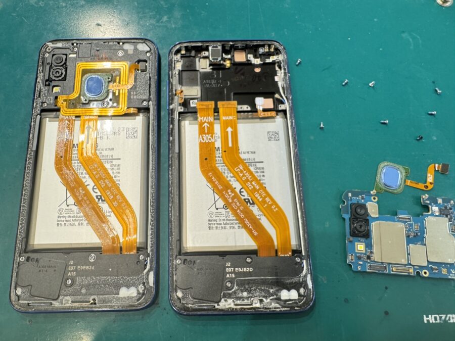 画面割れの Galaxy A30(SCV43)の修理は画面交換だけじゃない？【スマホ修理工房新宿PePe店】