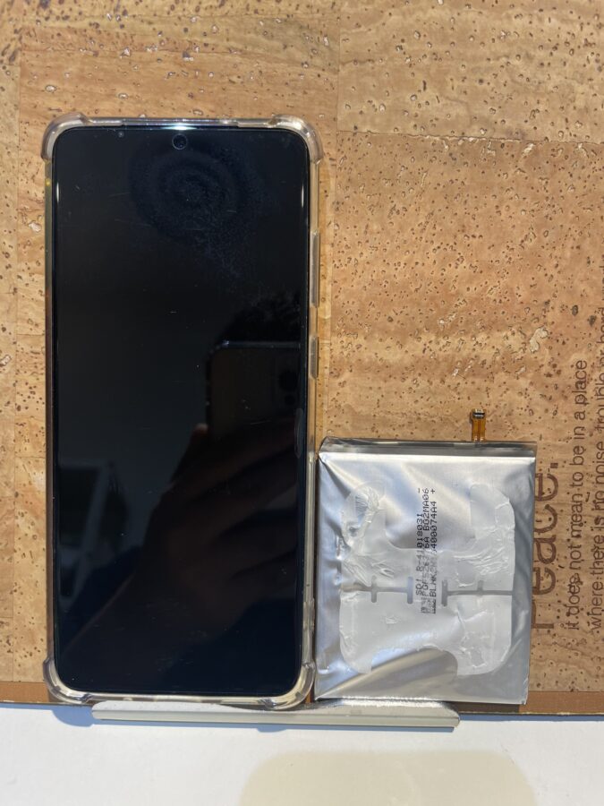 GalaxyS20Plus（ギャラクシーS20プラス)のバッテリー交換なら広島市内最安値で修理が可能なスマホ修理工房 広島パルコ