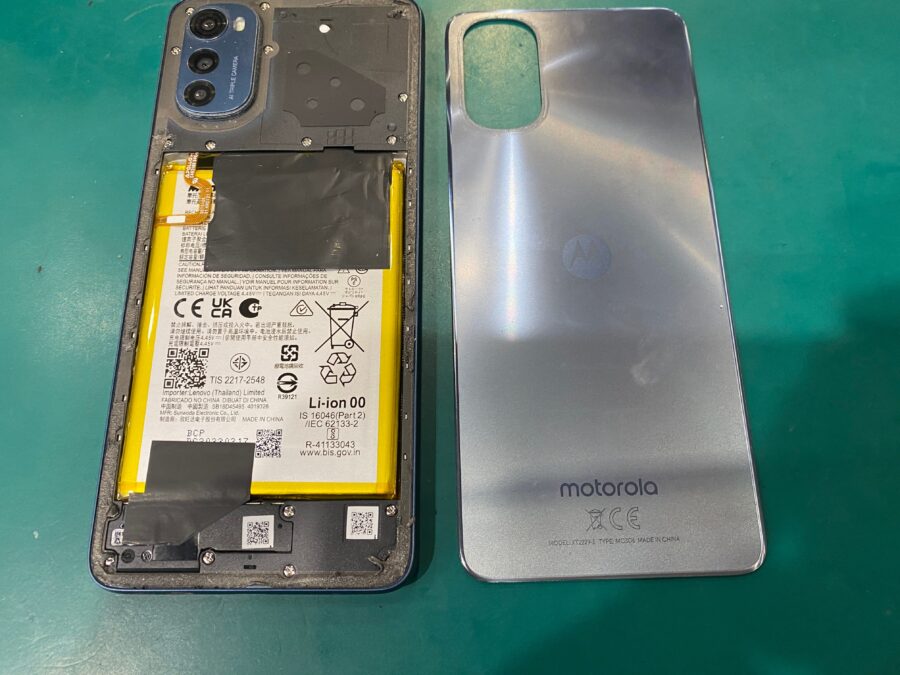 moto e32s が起動しない！それはバッテリーの劣化かも・・・そんなときはバッテリー交換ならお任せください！スマホ修理工房ペ