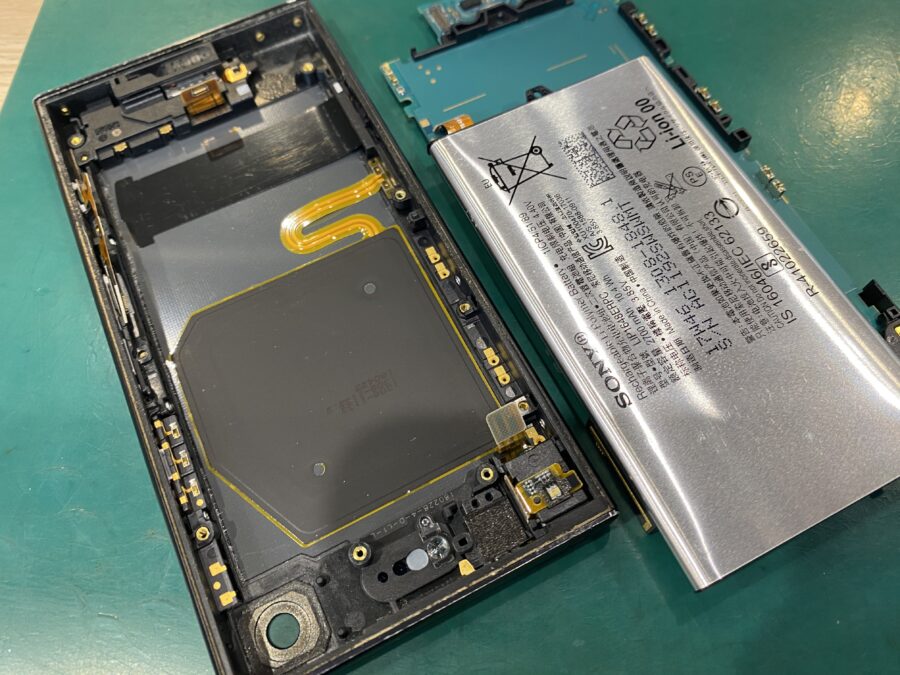 Xperia(エクスペリア)XZ1Compactのバッテリー交換なら当店にお任せくださいませ！【スマホ修理工房ペリエ千葉店】