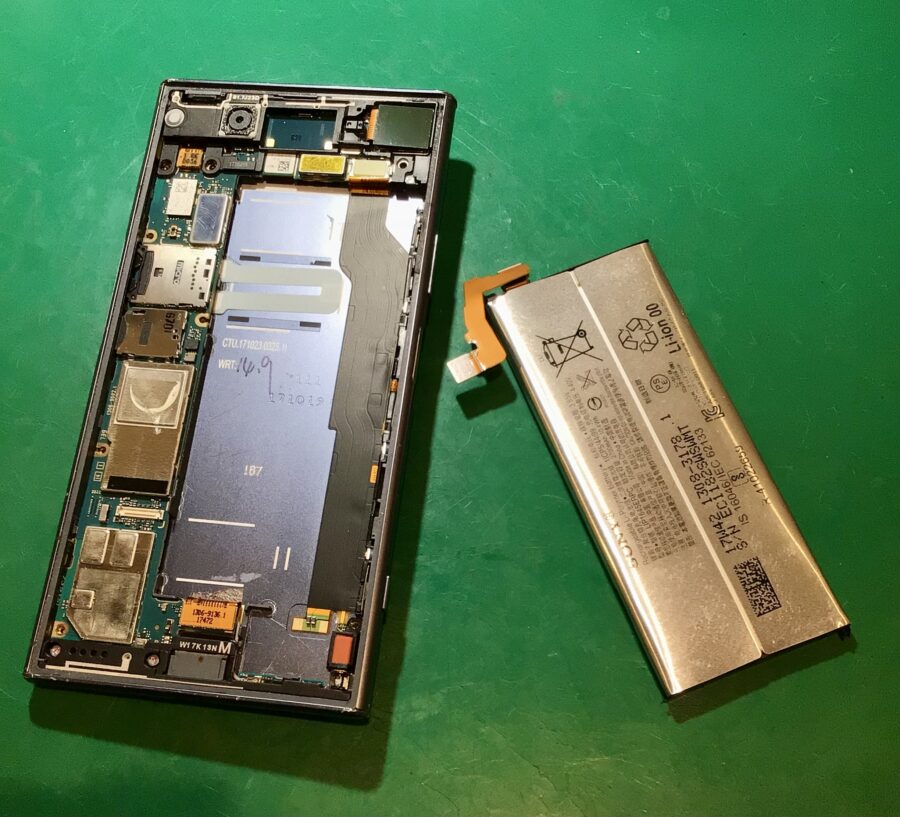 Xperia XZ1　バッテリー膨張＆電源ボタン/音量ボタンが機能しない【スマホ修理工房 東松山店】