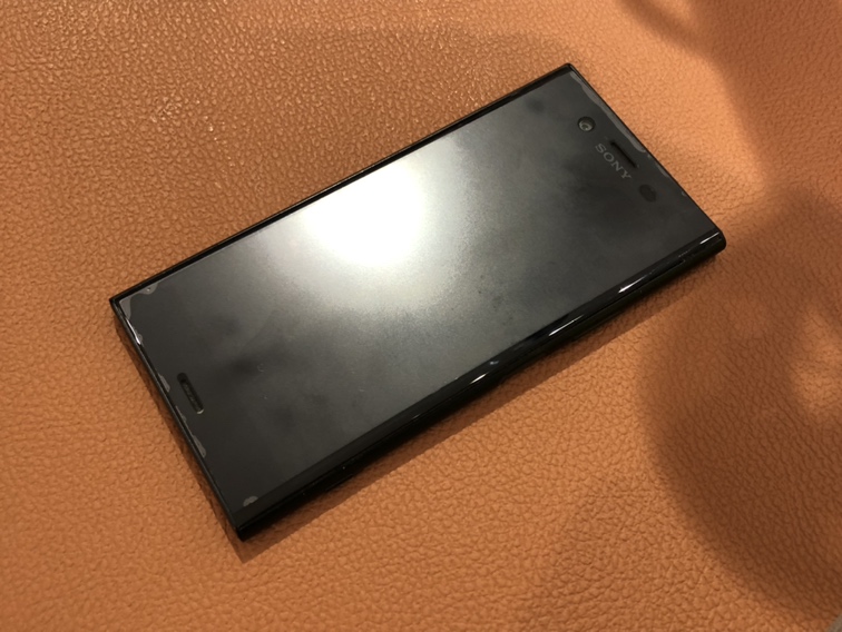 落下により画面が浮いてしまったXperiaXZ1(エクスペリアエックスゼットワン)修理を行いました!