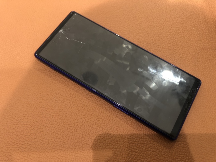 落して画面を割ってしまったXperia1(エクスペリア1)パネル修理を行いました!【スマホ修理工房　仙台PARCO2店】