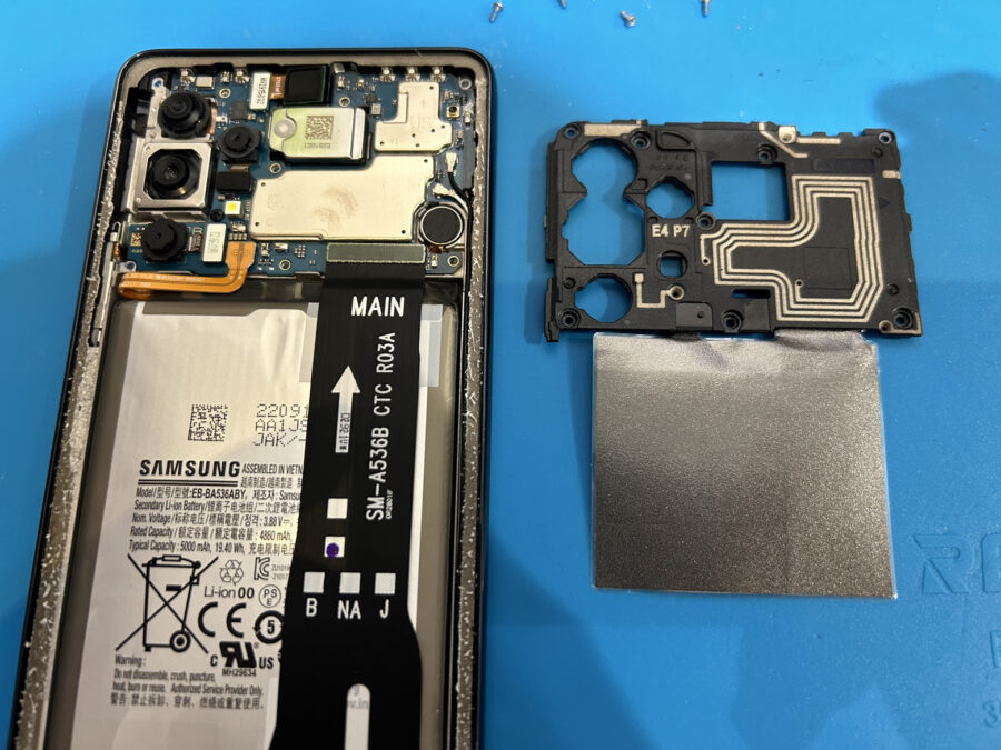 Galaxy A53（ギャラクシー）の充電の減りが早い！それはバッテリーの劣化が原因です！バッテリー交換ならスマホ修理工房ペリエ