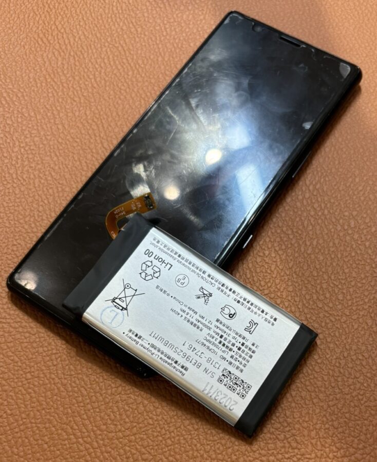 バッテリーが膨張しているXperia5II（エクスペリア）のバッテリー修理を行いました！【スマホ修理工房　仙台PARCO2店】