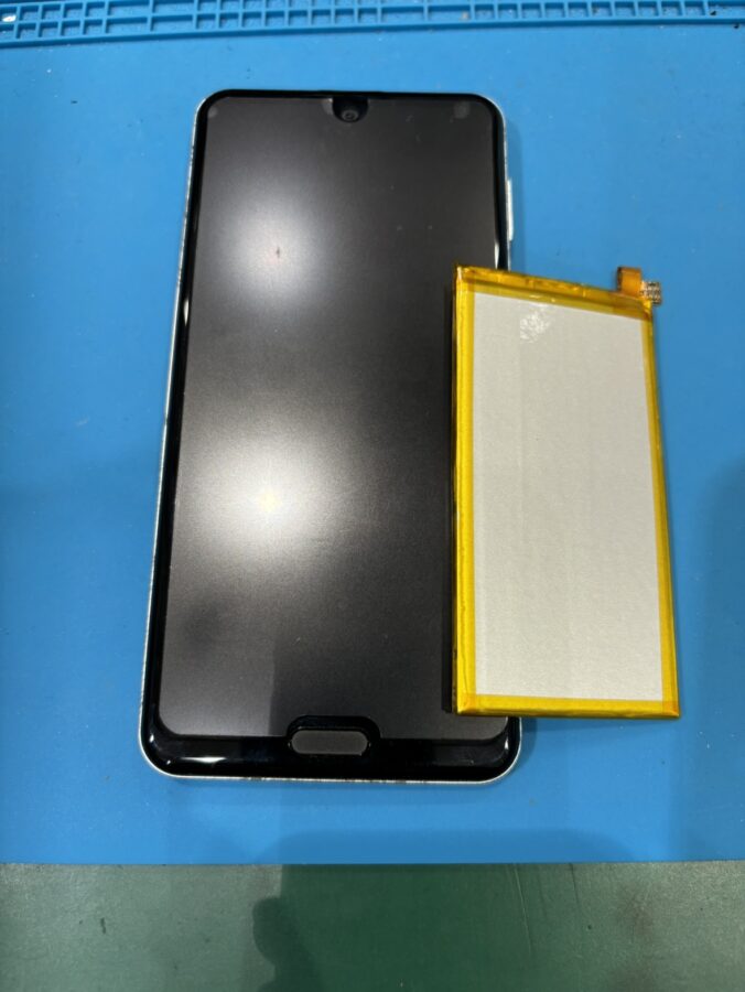 バッテリーが膨張してしまったAQUOS　R3（アクオス）のバッテリー修理を行いました！【スマホ修理工房　仙台PARCO2店】