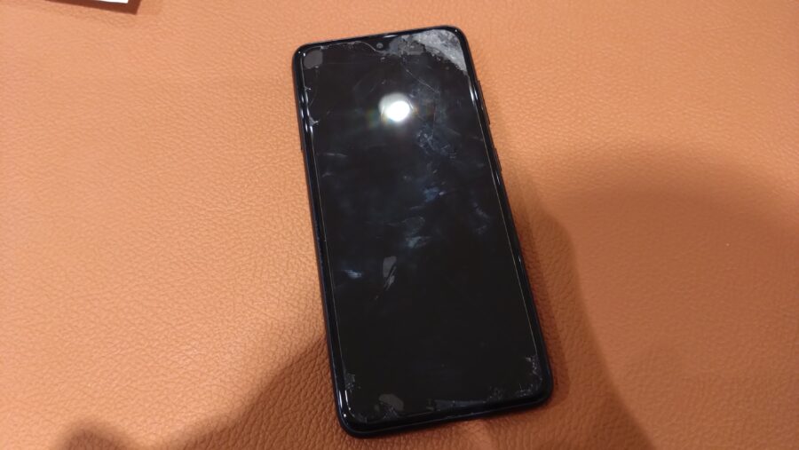 充電がすぐなくなってしまうGalaxyA22（ギャラクシー）のバッテリー交換修理を行いました！