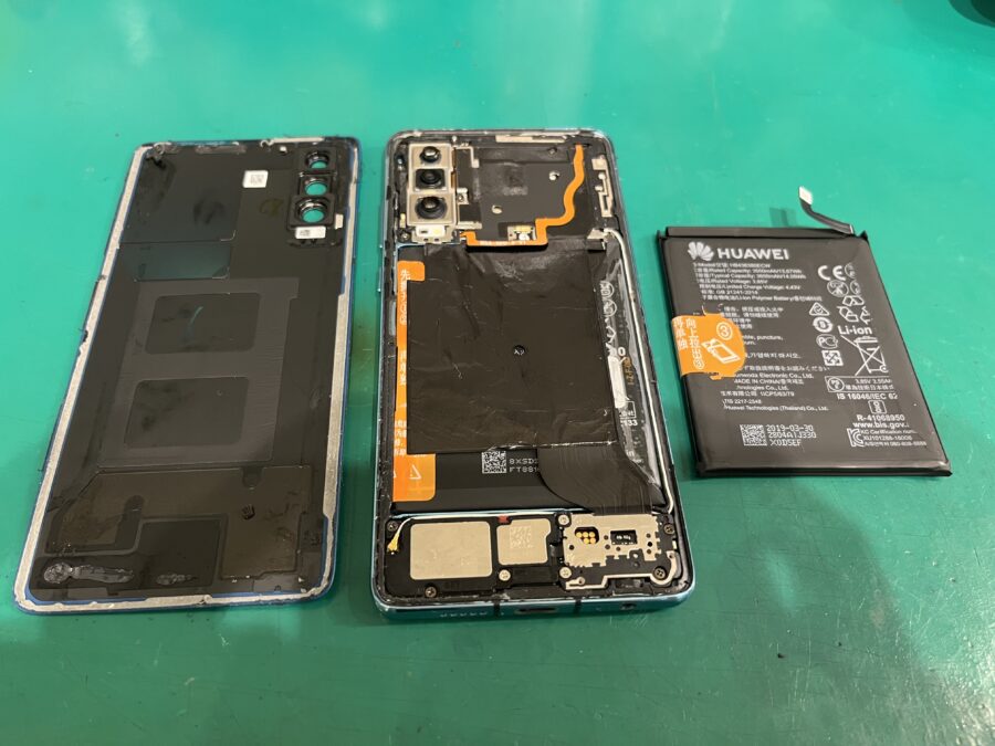 HUAWEI スマホも積極受注中！P30（ファーウェイ）のバッテリー交換も☆【スマホ修理工房新宿PePe店】