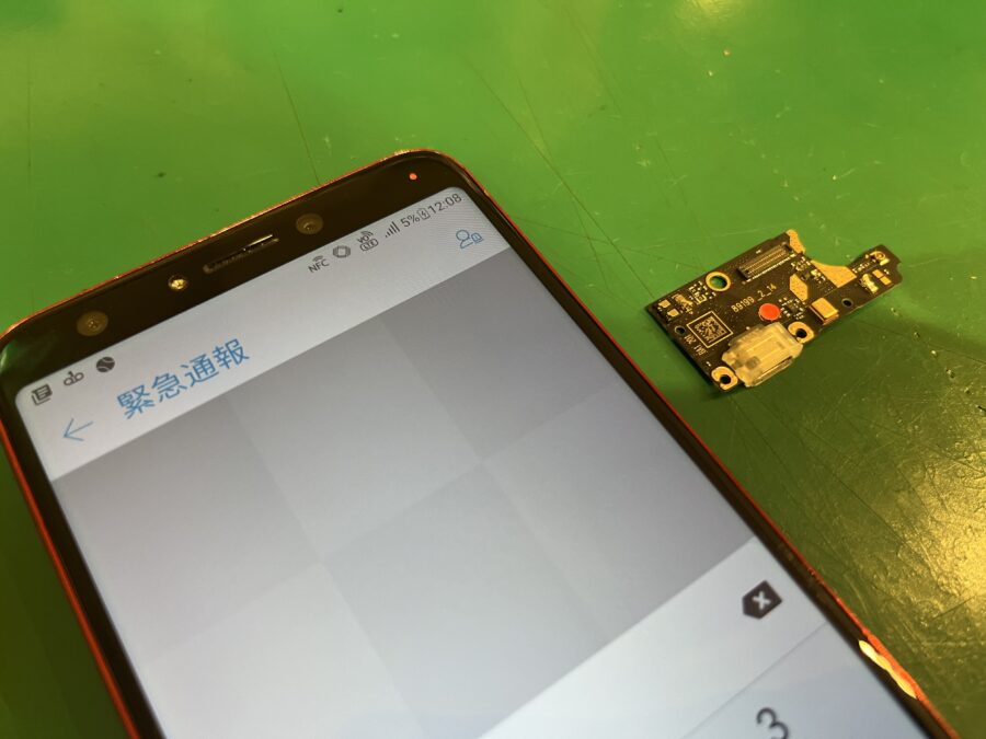 ASUS Zenfone5Q（エイスース）の充電コネクタ交換で復活！【スマホ修理工房新宿PePe店】