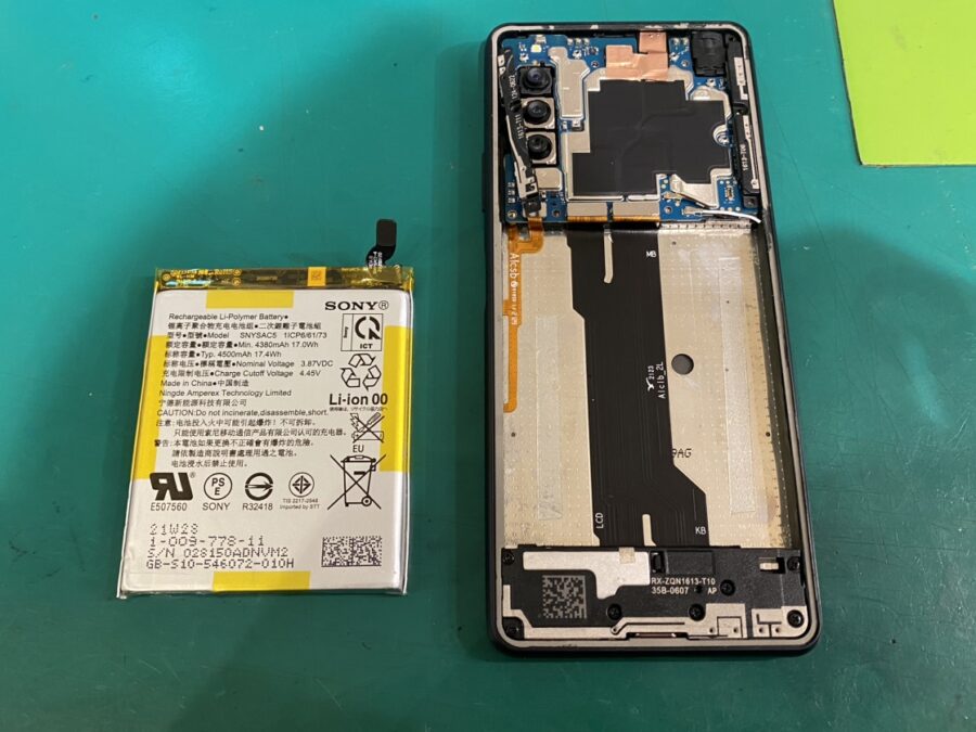 約3年間使用したXperia バッテリー交換なら【スマホ修理工房新宿PePe店】で即日対応可能です！