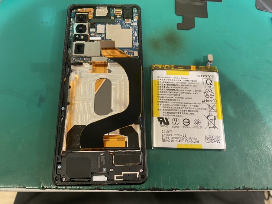 バッテリーが劣化したXperia 1 Ⅲ（エクスペリア）のバッテリーを交換させて頂きました！【スマホ修理工房新宿PePe店】