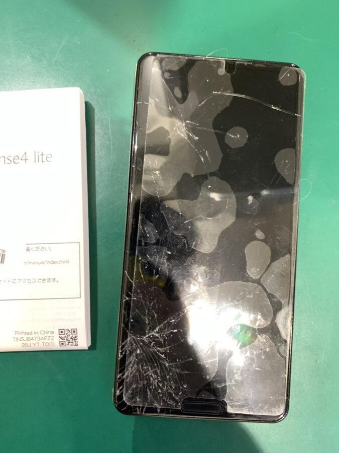 【画面交換修理】藤沢市からお越しのお客様より、AQUOS Sense4 lite(アクオス）をお持ち込みいただきました！
