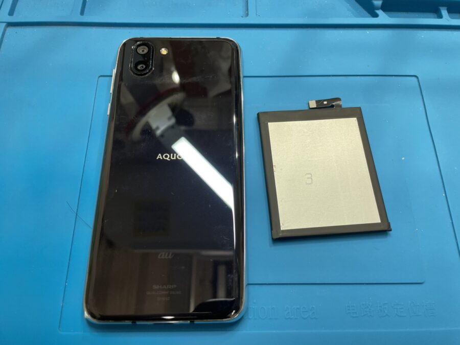 SHARP AQUOS R2（アクオス/SH-03K/SHV42/706SH）のバッテリー交換【スマホ修理工房池袋P'パルコ店】