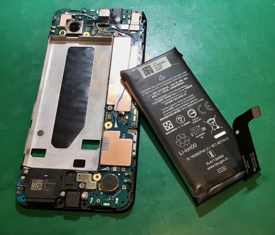 Google Pixel 4a　バッテリー膨張【スマホ修理工房 東松山店】