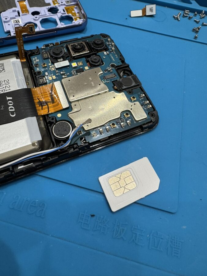 最近ご依頼増えてます！！　スマートフォンのSIMカード取り出し作業なら「スマホ修理工房　池袋P'パルコ本店」にお任せください😨📱