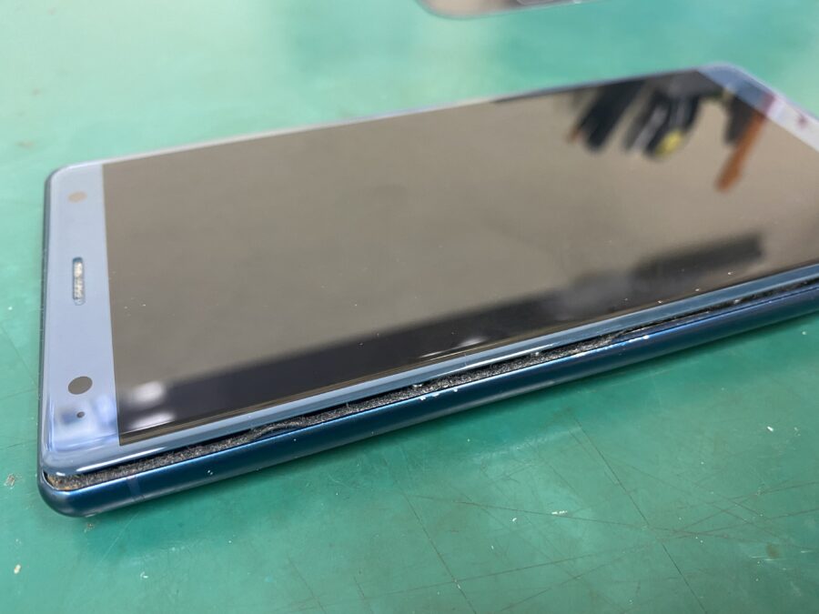 江東区大島・亀戸のスマホ修理屋！Xperia XZ2（エクスペリア）バッテリー膨張。バッテリー交換なら【スマホ修理工房西大島店】