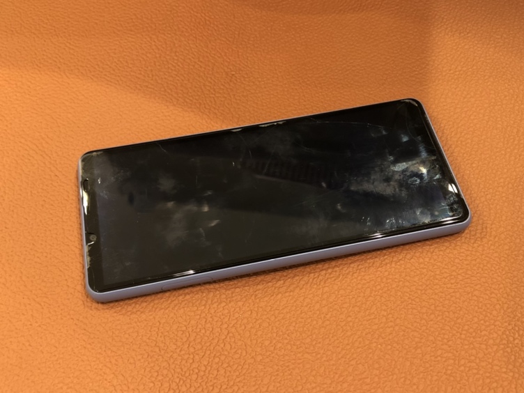 充電がたまらなくなったXperia10III(エクスペリアテンマークスリー)のバッテリー交換を行いました。