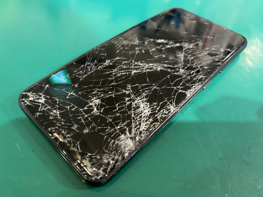 Galaxy A20（ギャラクシー）のガラス破損もお気軽にお持ち込みください！【スマホ修理工房新宿PePe店】