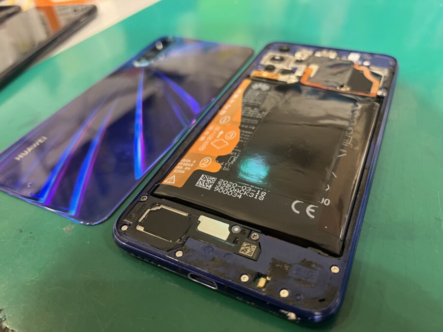 HUAWEI (ファーウェイ) Nova5T のバッテリー交換、即日修理は【スマホ修理工房新宿PePe店】へ！