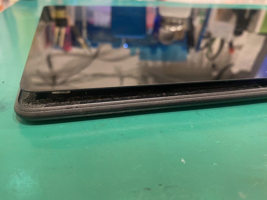 HUAWEI MediaPad T5 のバッテリー膨張！！画面や背面が浮いていたら要注意のサイン！？【スマホ修理工房新宿PePe