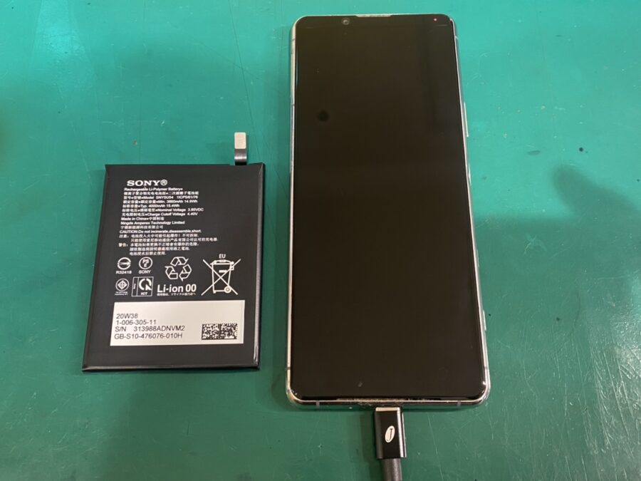 Xperiaのバッテリー交換も即日で！2～3年経ったその端末、電池持ち大丈夫ですか！？【スマホ修理工房新宿PePe店】