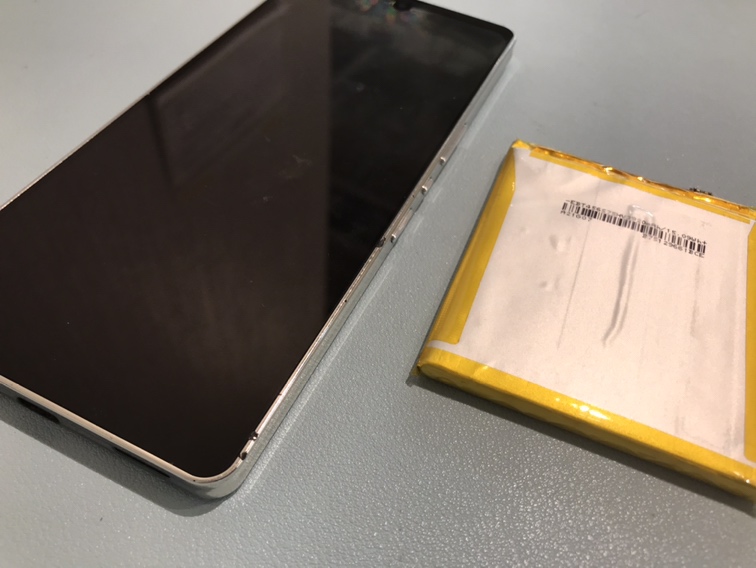 充電が一気に減ってしまう！SHARP AQUOS zero6(アクオスゼロ６)のバッテリー交換修理を行いました！