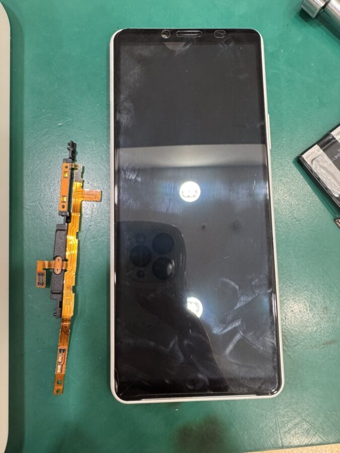 【電源ボタン陥没！】XPERIA10Ⅱ(エクスペリア)電源が押せない!!【スマホ修理工房 テラスモール湘南店】