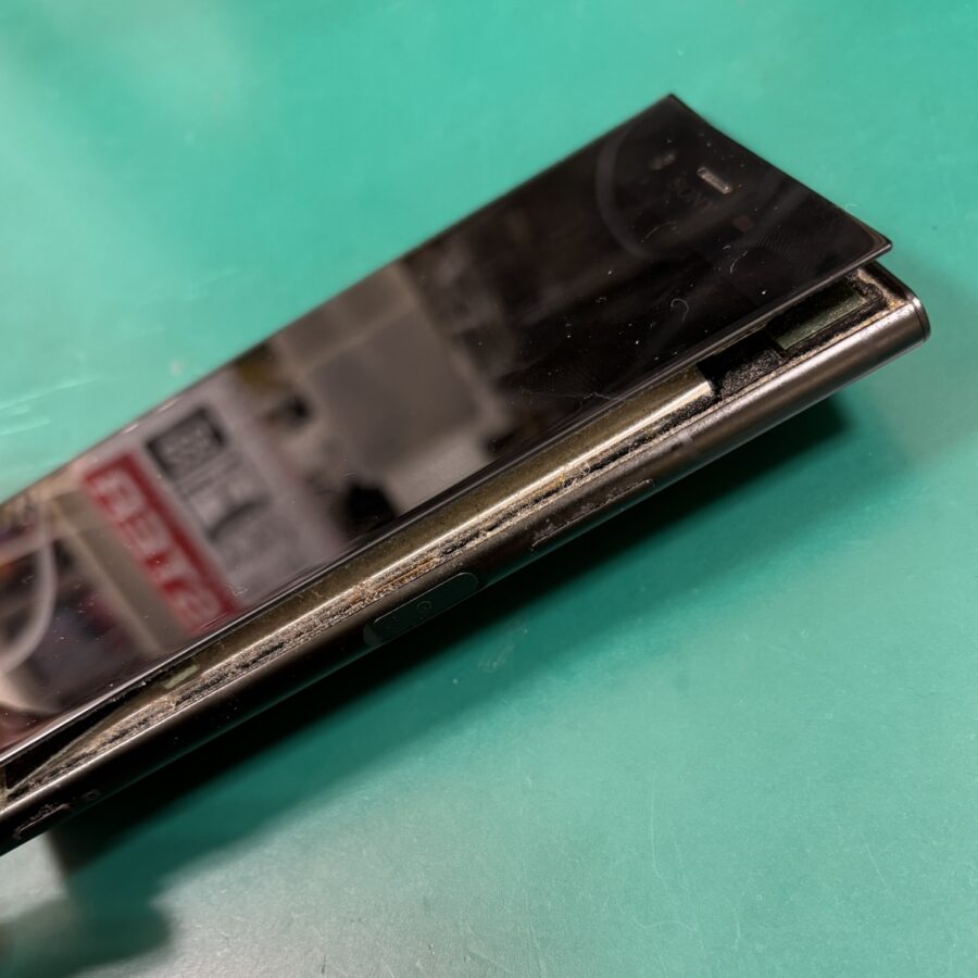 Xperia XZ1 （エクスペリア）の重度のバッテリー膨張【スマホ修理工房ココリア多摩センター店】