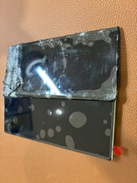 画面が割れているGalaxynote10＋（ギャラクシー）のフロントパネル修理を行いました。【スマホ修理工房仙台PARCO2店】