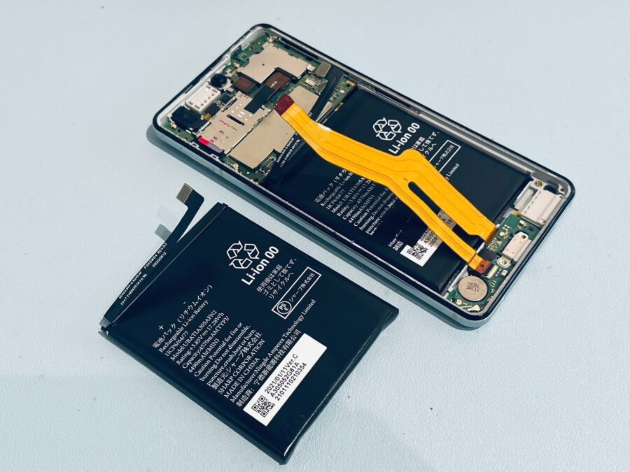SHARP AQUOS sense5G(アクオス)のバッテリー交換修理を行いました！
