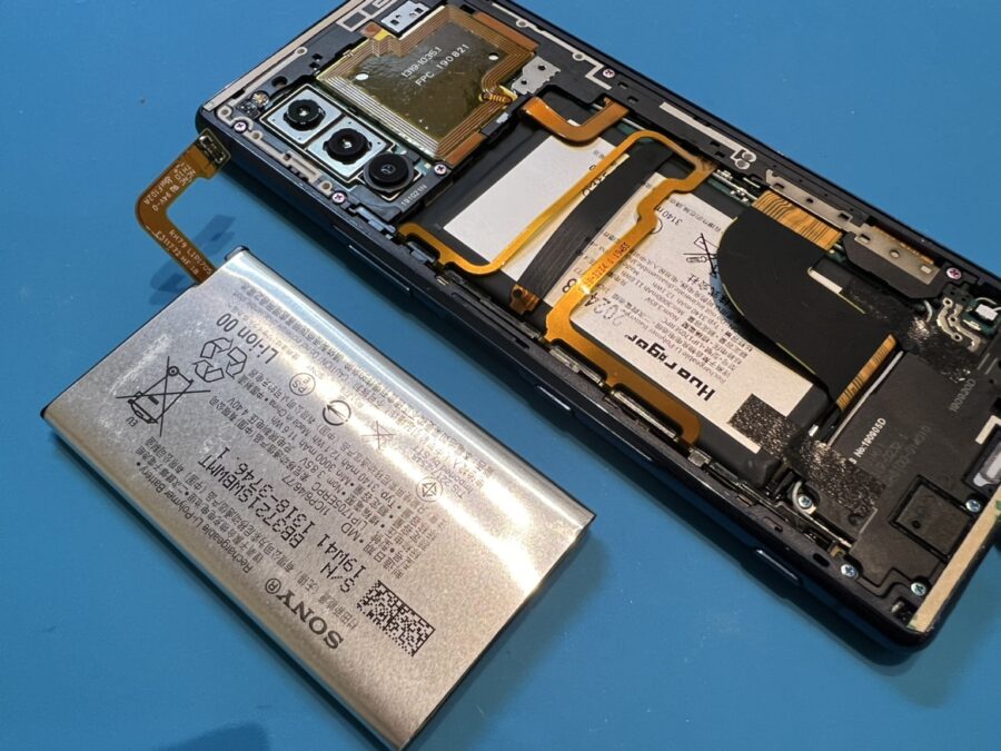 使ってない状態でも一日充電が持たない！Xperia 5(エクスペリア)のバッテリー交換修理を行いました！