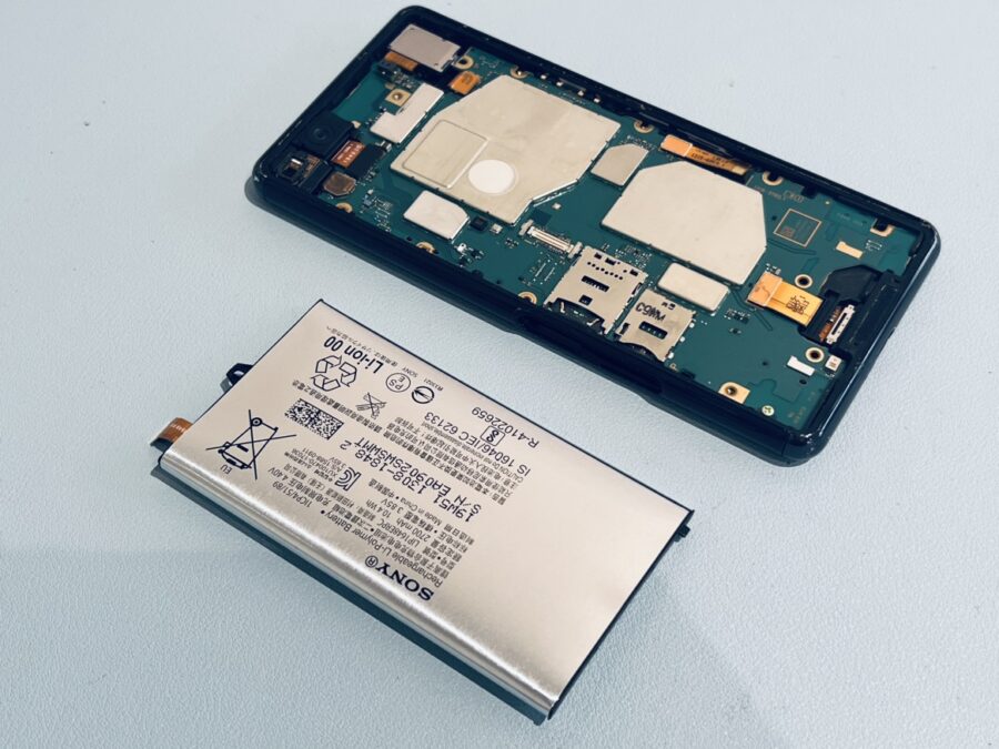 モバイルバッテリーの持ち歩きが必須！SONY Xperia Ace(エクスペリア)のバッテリー交換修理を行いました！