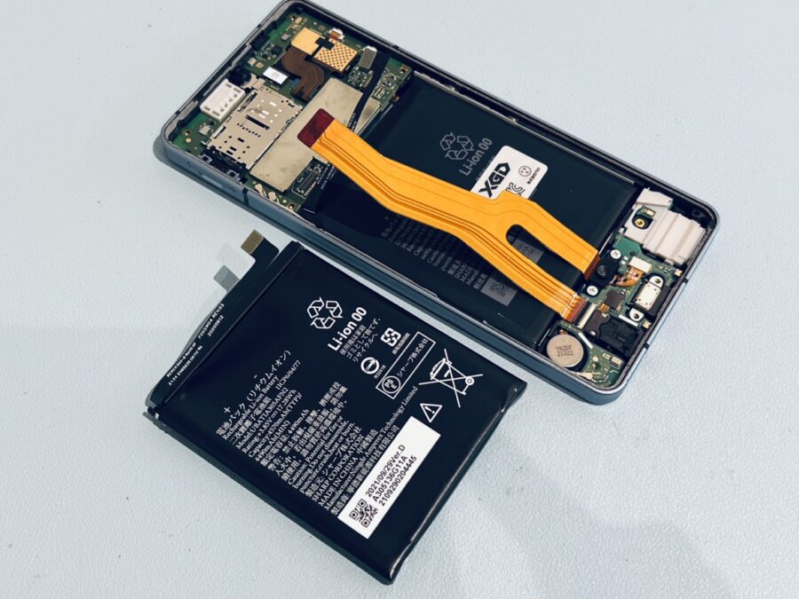 朝100％でも夕方には心もとなくなってしまう！SHARP AQUOS sense6(アクオス)のバッテリー交換修理を行いました！