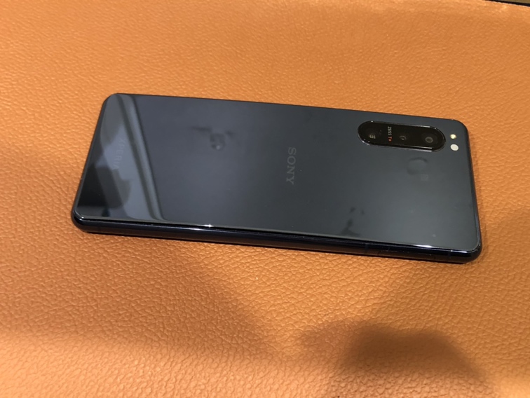 バッテリーが膨張しているXperia5Ⅱ（エクスペリアファイブマークツー）の交換修理を行いました。