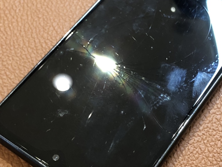 画面が割れてしまったGalaxyA21（ギャラクシー）のフロントパネル修理を行いました。【スマホ修理工房　仙台PARCO2店】