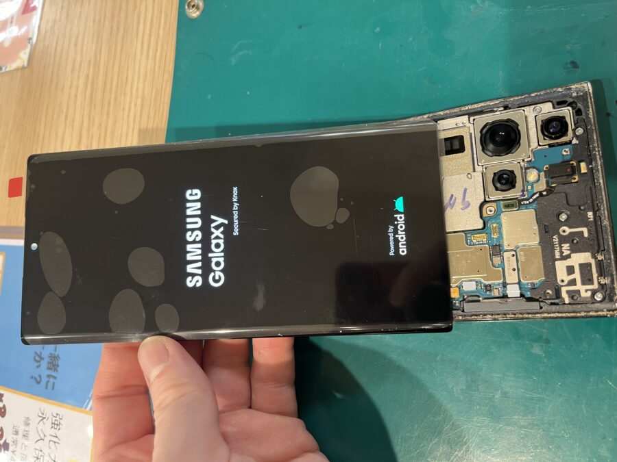 Galaxy S22Ultra(ギャラクシー)の液晶破損修理💦お困りの際は【スマホ修理工房新宿PePe店】で特急修理も♪