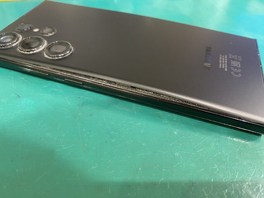 バッテリー膨張！Galaxy S23Ultra(ギャラクシー) のバッテリー交換修理を行いました！【スマホ修理工房新宿PePe店