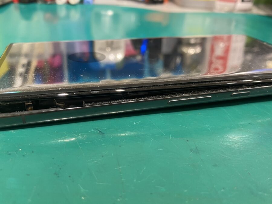 再起動を繰り返すGoogle Pixel7Pro...原因はバッテリーの膨張でした！【スマホ修理工房新宿PePe店】