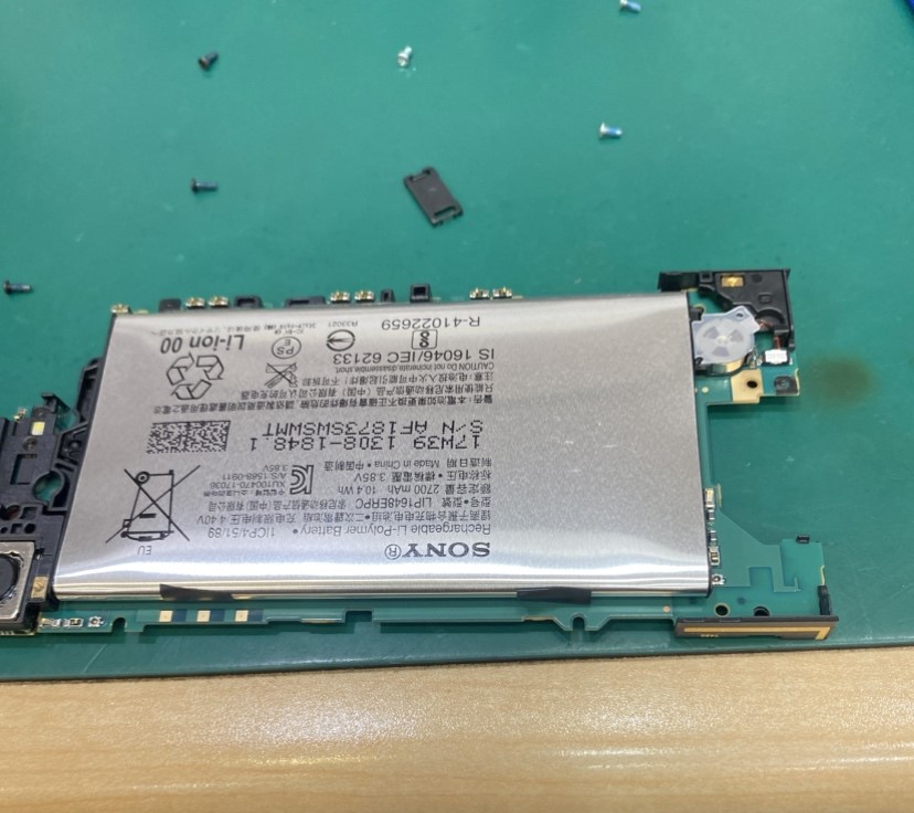 【バッテリー膨張→交換修理】横浜市からお越しのお客様より、Xperia XZ1 compact(エクスペリア)をお持ち込みいただ