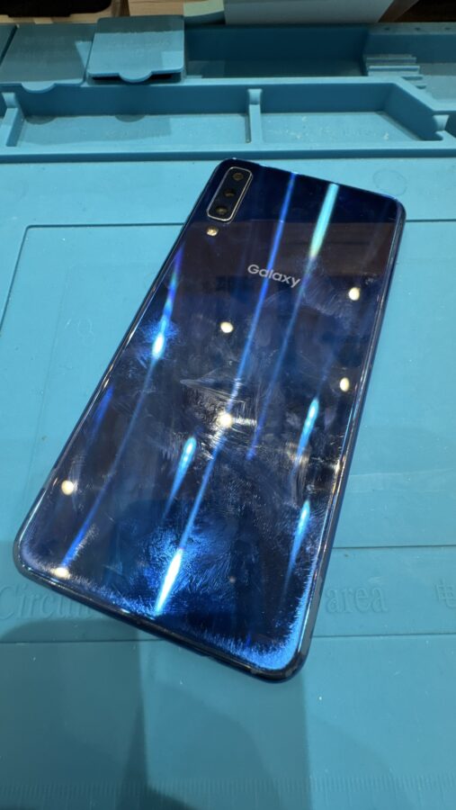 Samsung GALAXY A7（ギャラクシーA7）の画面交換は、「スマホ修理工房　池袋P'パルコ本店」にお任せください！