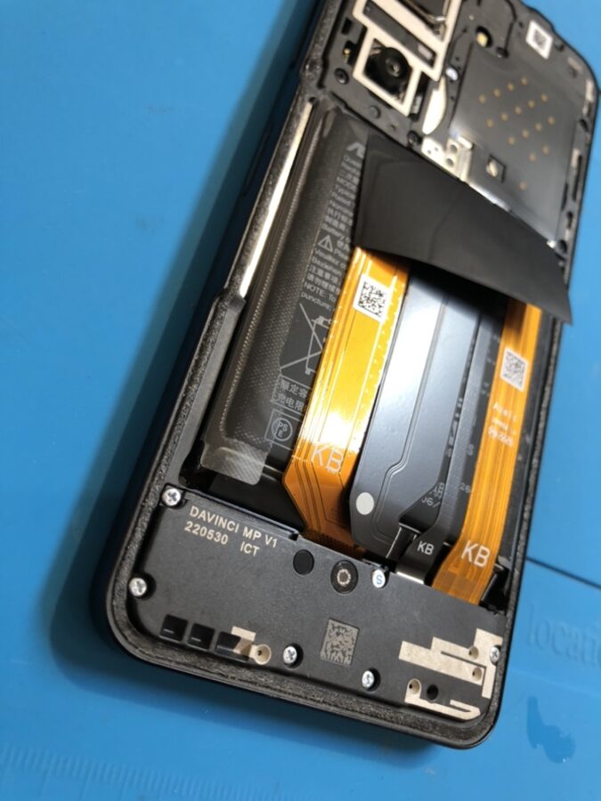 バッテリーが膨張したZenfone9（ゼンフォンナイン）バッテリー交換修理を行いました。【スマホ修理工房　仙台PARCO2店】