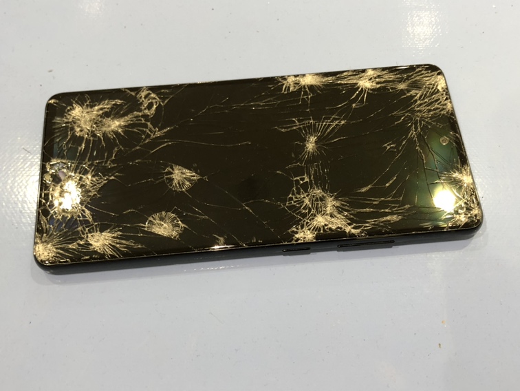 画面が割れてしまったGalaxyA51（ギャラクシー）のフロントパネル修理を行いました。【スマホ修理工房　仙台PARCO2店】