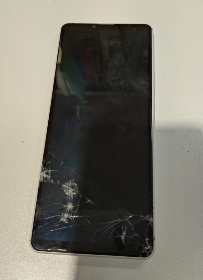Xperia10 IV（エクスペリア）を落として画面が割れてしまった‼ 修理できます‼【スマホ修理工房ココリア多摩センター店】