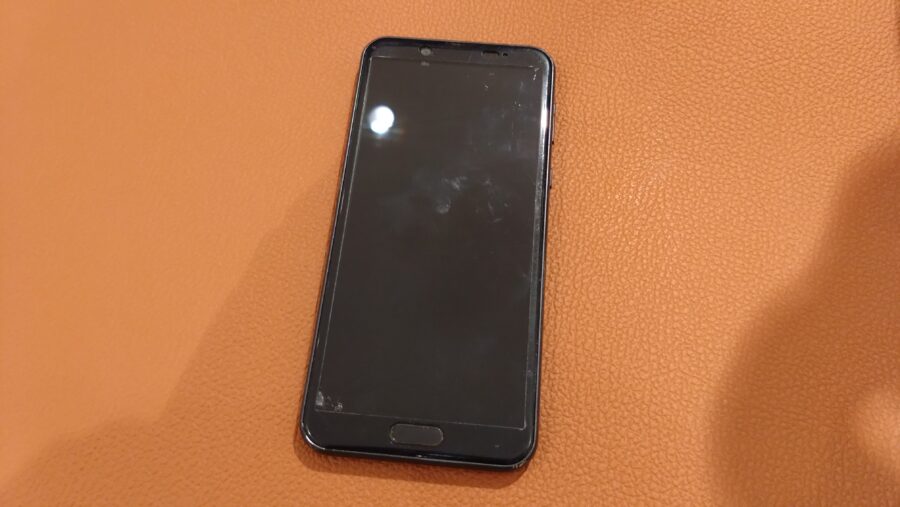 使っていると勝手に電源が落ちてしまうAQUOSsense2（アクオスセンスツー）のバッテリー交換修理を行いました。